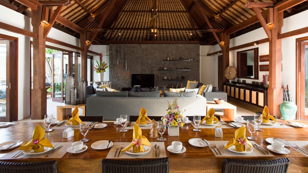 Villa Lilibel - Indoor dining view to living area